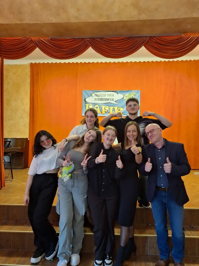 Zdjęcie Fafik 2024 (34)7555fcfe-0a54-473c-b1ce-f47e88c3006b.jpg w galerii XXIV edycja Przeglądu Form Kabaretowych FAFIK